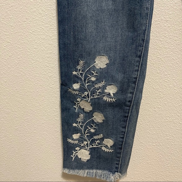 Refuge Women’s white floral embroidered jeans size 6 100% cotton - Picture 6 of 8